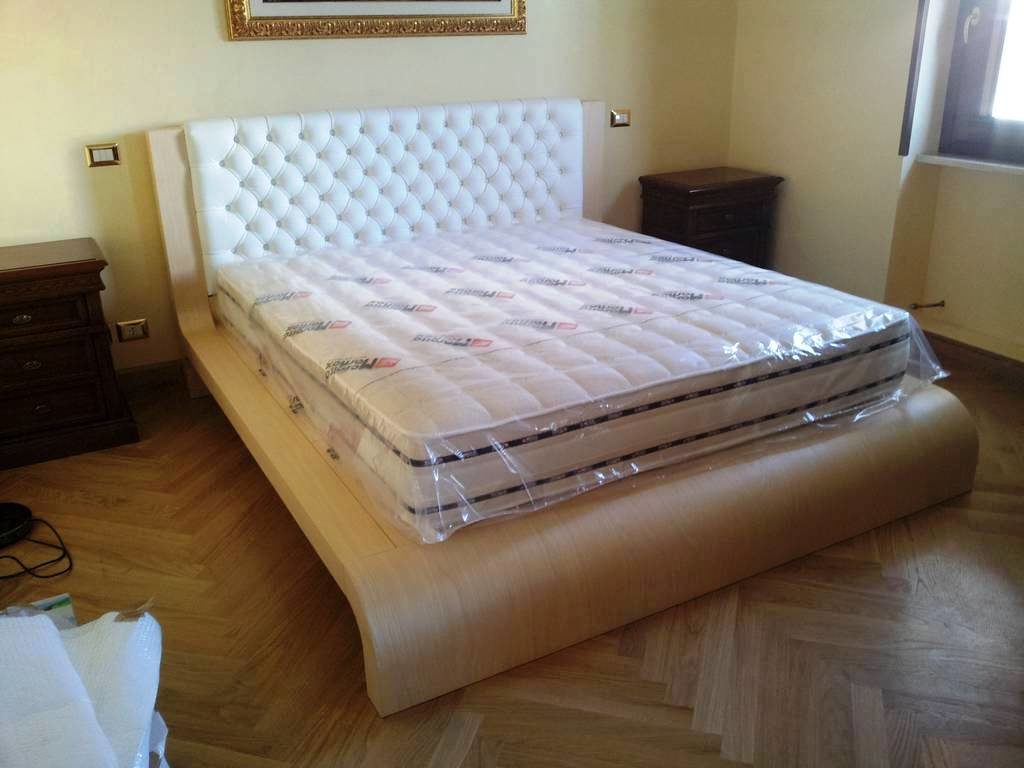 LETTO CON TESTIERA IN PELLE 1